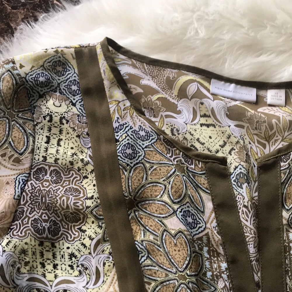 New York and Company Beautiful Blouse
